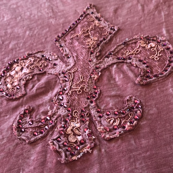 Muted rose colored fleur de lis tunic - Picture 5 of 12